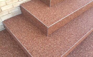 Prekrijte stare pločice na terasi kamenim tepihom i istražite najnoviji trend podova za balkone i stubišta Prekrijte stare pločice na terasi kamenim tepihom i istražite najnoviji trend podova za balkone i stubišta