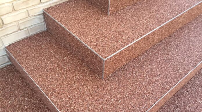 Prekrijte stare pločice na terasi kamenim tepihom i istražite najnoviji trend podova za balkone i stubišta Prekrijte stare pločice na terasi kamenim tepihom i istražite najnoviji trend podova za balkone i stubišta