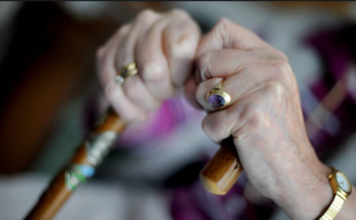 Da li NOŠENJE NAKITA PREMINULIH donosi NESREĆU ili BLAGOSLOV? Otac Andrej rešio zabludu koja se u Srbiji prenosi generacijama Da li NOŠENJE NAKITA PREMINULIH donosi NESREĆU ili BLAGOSLOV? Otac Andrej rešio zabludu koja se u Srbiji prenosi generacijama