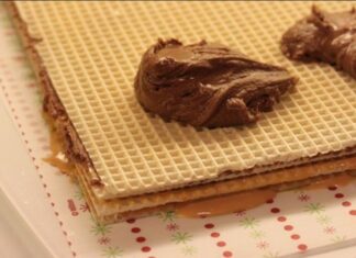 GOTOVE ZA SAMO 10 MINUTA: Čokoladne Oblatne po Bakinom receptu GOTOVE ZA SAMO 10 MINUTA: Čokoladne Oblatne po Bakinom receptu