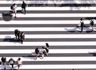 Hodanje unazad: Neobična navika koja može smanjiti rizik od demencije Hodanje unazad: Neobična navika koja može smanjiti rizik od demencije