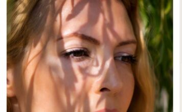 Svekrva mi je na venčanju dala smotuljak sa ceduljicom: Kad sam pročitala šta piše, nestala sam na 15 godina, a onda je usledio neviđeni šok Svekrva mi je na venčanju dala smotuljak sa ceduljicom: Kad sam pročitala šta piše, nestala sam na 15 godina, a onda je usledio neviđeni šok