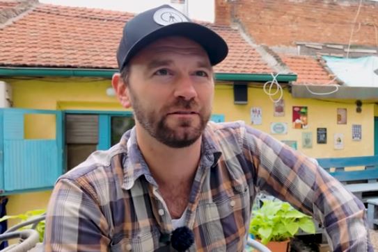 Amerikanac seo u Skadarliju, pa doživeo šok od našeg konobara: “Prvo me uvredio, a posle uradio nešto za šta sam shvatio kakvi su Srbi ljudi”