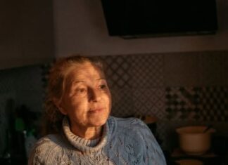 Ćerka joj ostavila unuka na čuvanju i otišla na poslovni put: Kada je otvorila torbu, njen sadržaj je šokirao, a onda joj je 1 poziv slomio srce Ćerka joj ostavila unuka na čuvanju i otišla na poslovni put: Kada je otvorila torbu, njen sadržaj je šokirao, a onda joj je 1 poziv slomio srce