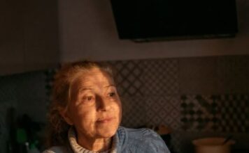 Ćerka joj ostavila unuka na čuvanju i otišla na poslovni put: Kada je otvorila torbu, njen sadržaj je šokirao, a onda joj je 1 poziv slomio srce Ćerka joj ostavila unuka na čuvanju i otišla na poslovni put: Kada je otvorila torbu, njen sadržaj je šokirao, a onda joj je 1 poziv slomio srce