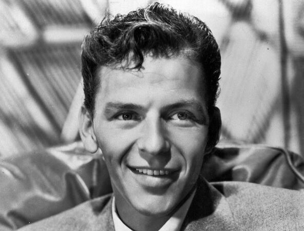 Frenk Sinatra je orgijao sa 12 žena, a onda je u sobu upala časna sestra: Ženu i 3 dece je ostavio zbog fatalne glumice pa nekoliko puta pokušao da se ubije