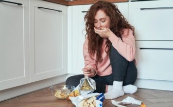 Jedete zbog stresa ili dosade? Evo kako zaustaviti emocionalno prejedanje Jedete zbog stresa ili dosade? Evo kako zaustaviti emocionalno prejedanje