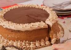 Kenedi torta: Bila je hit 90-ih, čokoladni fil se topi u ustima i nema izdašnije poslastice