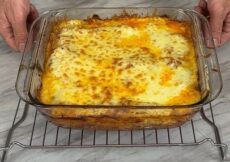 Najlakši i najbrži recept za lazanje koje se tope u ustima: Trik je u jednom sastojku koji im daje neodoljivi ukus Najlakši i najbrži recept za lazanje koje se tope u ustima: Trik je u jednom sastojku koji im daje neodoljivi ukus