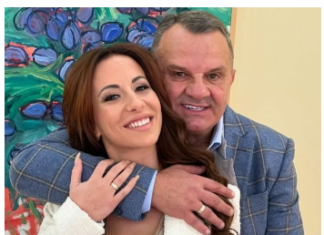 Naša pevačica je sa 29 ostala udovica: Decu mu nije rodila, a na ostavinskoj raspravi su svi ostali u čudu kad je iznela ovaj zahtev Naša pevačica je sa 29 ostala udovica: Decu mu nije rodila, a na ostavinskoj raspravi su svi ostali u čudu kad je iznela ovaj zahtev