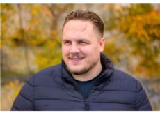 Ovaj Bosanac zbog svog imena hit na Balkanu: Pop nije hteo da mu krsti decu kad je čuo kako se zove, policija mu prašta prekršaje, tek da vidite imena braće