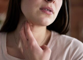 Zašto imamo osjećaj da nam stalno stoji "knedla u grlu"? Zašto imamo osjećaj da nam stalno stoji "knedla u grlu"?