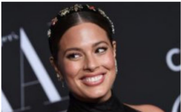 Žena sa savršenim telom, 90 kilograma upakovala u najlepšu haljinu svih vremena: Ovo može samo dama koja obožava sebe Žena sa savršenim telom, 90 kilograma upakovala u najlepšu haljinu svih vremena: Ovo može samo dama koja obožava sebe