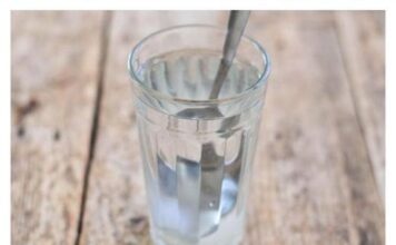 AKO VAM SE STALNO DEŠAVAJU LOŠE STVARI: Čašu vode napunite ovim i ostavite da stoji 24 sata! PREPOROD! AKO VAM SE STALNO DEŠAVAJU LOŠE STVARI: Čašu vode napunite ovim i ostavite da stoji 24 sata! PREPOROD!