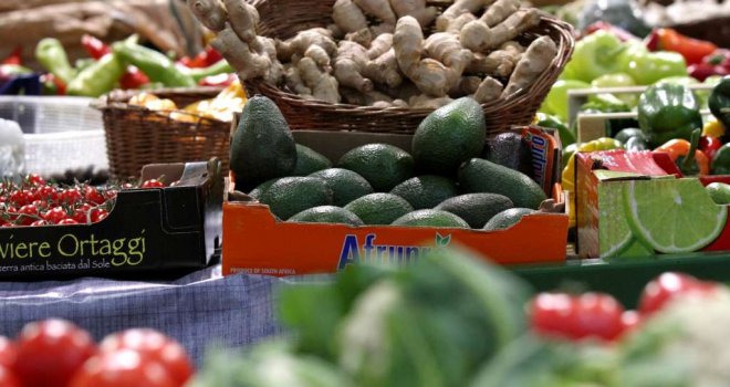 Lista ‘najotrovnijeg’ voća i povrća: Prepuno je pesticida, a ljeti ga često jedemo skoro svaki dan!