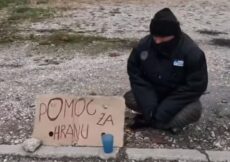 Majka je napustila jer je rođena s 2 polna organa, a kad su joj umrli baba i deda ostaje na ulici: Njena priča potresla je javnost, a onda usledio šokantan obrt