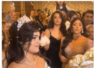 NA NAJSKUPLJOJ ROMSKOJ SVADBI MLADENCI SU PARE IZNOSILI U KESAMA: Kad su videli kakva je svekrva svima su pale VILICE NA NAJSKUPLJOJ ROMSKOJ SVADBI MLADENCI SU PARE IZNOSILI U KESAMA: Kad su videli kakva je svekrva svima su pale VILICE