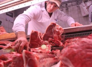 Nikako ne kupujte ovakvo meso: Mesari varaju kupce, evo šta prvo trebate primijetiti kada uđete Nikako ne kupujte ovakvo meso: Mesari varaju kupce, evo šta prvo trebate primijetiti kada uđete