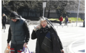 Pala na najniže grane, a do nedavno punila dvorane! Pjevačica (71) skuplja sve što nađe pored kontejnera: “Ne bih mogla da živim samo od penzije, izdao me moj glas ali i porodica” Pala na najniže grane, a do nedavno punila dvorane! Pjevačica (71) skuplja sve što nađe pored kontejnera: “Ne bih mogla da živim samo od penzije, izdao me moj glas ali i porodica”