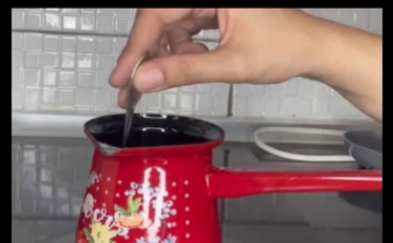 TURKINJA POKAZALA KAKO SE PRAVILNO KUHA TURSKA KAFA: Iznenadićete se koliko je drugačija od naše “domaće” TURKINJA POKAZALA KAKO SE PRAVILNO KUHA TURSKA KAFA: Iznenadićete se koliko je drugačija od naše “domaće”