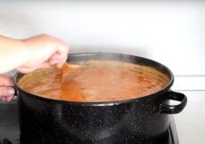 Uvijek rado viđen na trpezi: Jednostavan recept za POSNI PASULJ NA VODI koji mnogi obožavaju Uvijek rado viđen na trpezi: Jednostavan recept za POSNI PASULJ NA VODI koji mnogi obožavaju