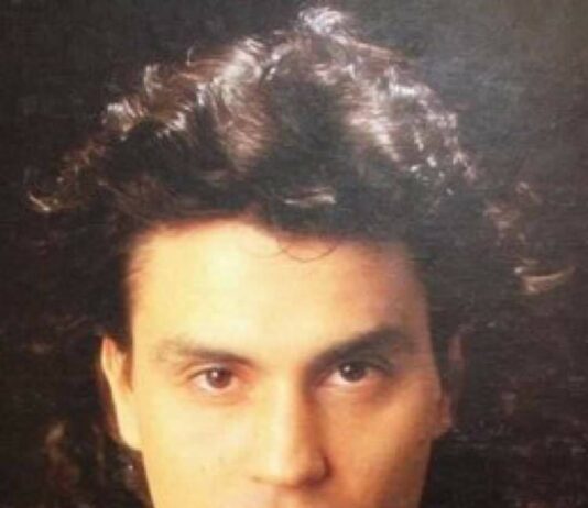 BIO JE NAJLEPŠI PEVAČ U JUGOSLAVIJI, evo šta je od njega ostalo: Danas se niko ne želi ni slikati s njim BIO JE NAJLEPŠI PEVAČ U JUGOSLAVIJI, evo šta je od njega ostalo: Danas se niko ne želi ni slikati s njim