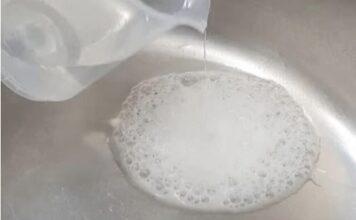 Dakle, koji ocat i soda bikarbona mogu učiniti posao – uklonite hrđu i kamenac kao od šale i sudoper blista za samo 60 dinara Dakle, koji ocat i soda bikarbona mogu učiniti posao – uklonite hrđu i kamenac kao od šale i sudoper blista za samo 60 dinara