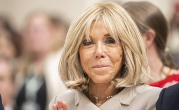 “Evo kako je Brižit Makron izgledala kad je BILA MUŠKARAC”: Pojavila se ŠOK SLIKA i sad su teorije zavjere JOŠ GLASNIJE – sud u Parizu dodatno ZABIBERIO ČORBU “Evo kako je Brižit Makron izgledala kad je BILA MUŠKARAC”: Pojavila se ŠOK SLIKA i sad su teorije zavjere JOŠ GLASNIJE – sud u Parizu dodatno ZABIBERIO ČORBU