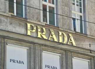 „Imaju li zlatne đonove?“: Indijski obućari optužuju Pradu za krađu dizajna „Imaju li zlatne đonove?“: Indijski obućari optužuju Pradu za krađu dizajna