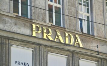 „Imaju li zlatne đonove?“: Indijski obućari optužuju Pradu za krađu dizajna „Imaju li zlatne đonove?“: Indijski obućari optužuju Pradu za krađu dizajna