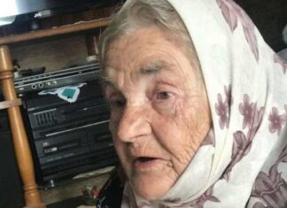 Kada je sin saznao da su mami ukrali sav novac, izbacio je iz kuće. Ona je odlučila da ode kod ćerke, ali i tamo ju je čekalo iznenađenje. Kada je sin saznao da su mami ukrali sav novac, izbacio je iz kuće. Ona je odlučila da ode kod ćerke, ali i tamo ju je čekalo iznenađenje.