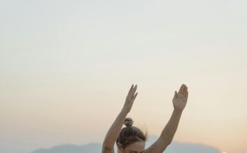 Kada vas uhvati grč dok sjedite, ublažite ga jednom od ovih vježbi Kada vas uhvati grč dok sjedite, ublažite ga jednom od ovih vježbi