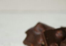 Kombinacija crna čokolade i badema zajedno liječe osam ključnih stanja Kombinacija crna čokolade i badema zajedno liječe osam ključnih stanja