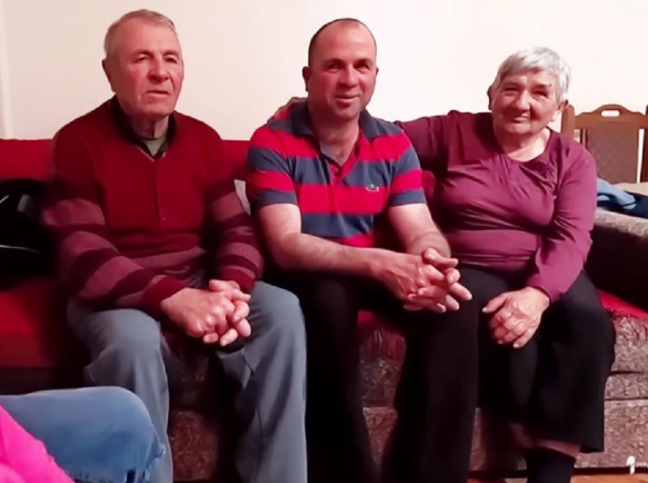 Mlađan je umotan u bolnički čaršav kao beba predat ženi koja ga je odgajila: Pravi roditelji živeli su 18 km od njega, a onda je saznao bolnu istinu