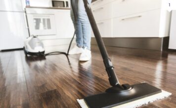 Na ovaj način nemojte da čistite parket i laminat: Samo ćete ga uništiti Na ovaj način nemojte da čistite parket i laminat: Samo ćete ga uništiti