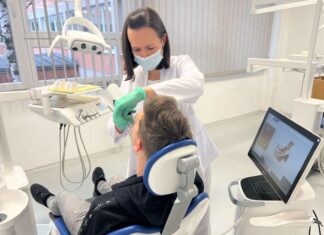 Stručnjaci Stomatološkog fakulteta: Zubi se mogu vratiti u prvobitni položaj nakon aparatića Stručnjaci Stomatološkog fakulteta: Zubi se mogu vratiti u prvobitni položaj nakon aparatića