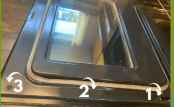 ZNATE LI KAKO SE ČISTE UNUTRAŠNJA STAKLA RERNE? Ne trebate ih skidati, evo u čemu je tajna (VIDEO) ZNATE LI KAKO SE ČISTE UNUTRAŠNJA STAKLA RERNE? Ne trebate ih skidati, evo u čemu je tajna (VIDEO)