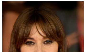 3 najbolje frizure koje “brišu” godine za žene 50+: Pristaju baš svakom obliku lica, a lako se stilizuju 3 najbolje frizure koje “brišu” godine za žene 50+: Pristaju baš svakom obliku lica, a lako se stilizuju