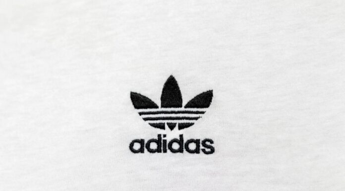 Adidas priznao grešku: Usledilo izvinjenje zbog viralnih sandala, evo i zašto Adidas priznao grešku: Usledilo izvinjenje zbog viralnih sandala, evo i zašto