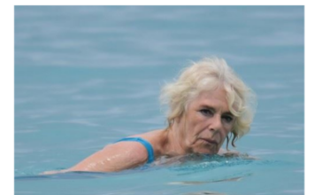 Fotografije koje bi kraljica Kamila spalila da može: Skinula se misleći da je niko ne gleda, a njene slike u kupaćem obišle su ceo svet Fotografije koje bi kraljica Kamila spalila da može: Skinula se misleći da je niko ne gleda, a njene slike u kupaćem obišle su ceo svet