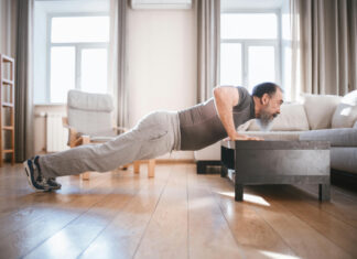 Jednostavne kućne vježbe za snažna leđa: Iskoristite ruksak i peškir! Jednostavne kućne vježbe za snažna leđa: Iskoristite ruksak i peškir!