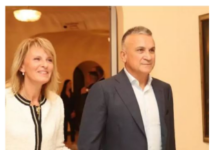 KAD TI JE SIN NOVAK ĐOKOVIĆ – U ovoj velelepnoj vili žive Dijana i Srđan: Unutra je čist glamur, a dvorište je kao iz bajke, pogledajte samo (foto) KAD TI JE SIN NOVAK ĐOKOVIĆ – U ovoj velelepnoj vili žive Dijana i Srđan: Unutra je čist glamur, a dvorište je kao iz bajke, pogledajte samo (foto)