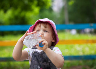 Koliko vode dnevno treba djetetu? Mnogi roditelji ovo ne znaju! Koliko vode dnevno treba djetetu? Mnogi roditelji ovo ne znaju!