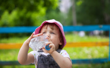 Koliko vode dnevno treba djetetu? Mnogi roditelji ovo ne znaju! Koliko vode dnevno treba djetetu? Mnogi roditelji ovo ne znaju!
