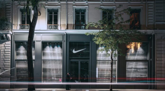 Nove Nike patike kojima niko ne može da odoli: Inspirisane su Lisabonom i portugalskim „azulejo“ pločicama Nove Nike patike kojima niko ne može da odoli: Inspirisane su Lisabonom i portugalskim „azulejo“ pločicama