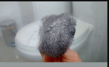 OVO ELIMINIRA BUD ZA 10 MINUTA! 😲 Jednostavan kućni trik za trajno uklanjanje crne plijesni iz kupaonice!