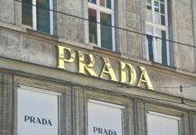 Prada u kolekciji predstavila košarkašku loptu: Umesto za zakucavanje, služi kao dekoracija od 740€ Prada u kolekciji predstavila košarkašku loptu: Umesto za zakucavanje, služi kao dekoracija od 740€