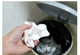 Šta staviti u kantu za đubre da ne smrdi: Tajni trikovi iskusnih domaćica koji stvarno deluju Šta staviti u kantu za đubre da ne smrdi: Tajni trikovi iskusnih domaćica koji stvarno deluju