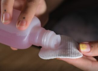 Aceton nije samo za nokte: Skida tvrdokorne mrlje kao od šale Aceton nije samo za nokte: Skida tvrdokorne mrlje kao od šale