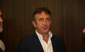 Bili su bliski: Žika Jakšić otkrio da nije bio pozvan na pomen Saši Popoviću Bili su bliski: Žika Jakšić otkrio da nije bio pozvan na pomen Saši Popoviću